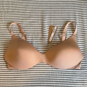 SKIMS wireless form push up plunge bra!